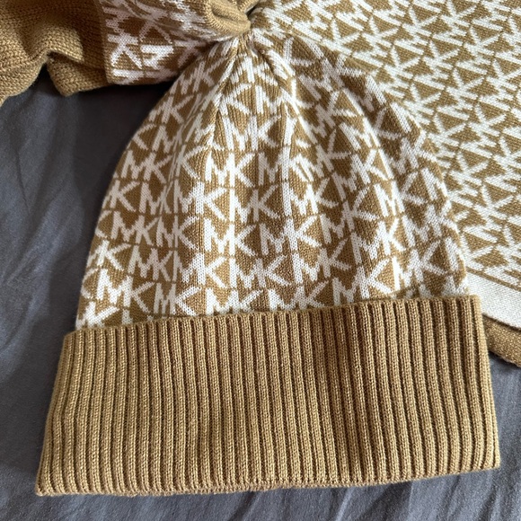 Michael Kors Women's Brown and Cream Scarf-wraps - Picture 3 of 8